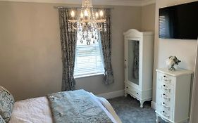 Luxury House, Central Stamford With Parking